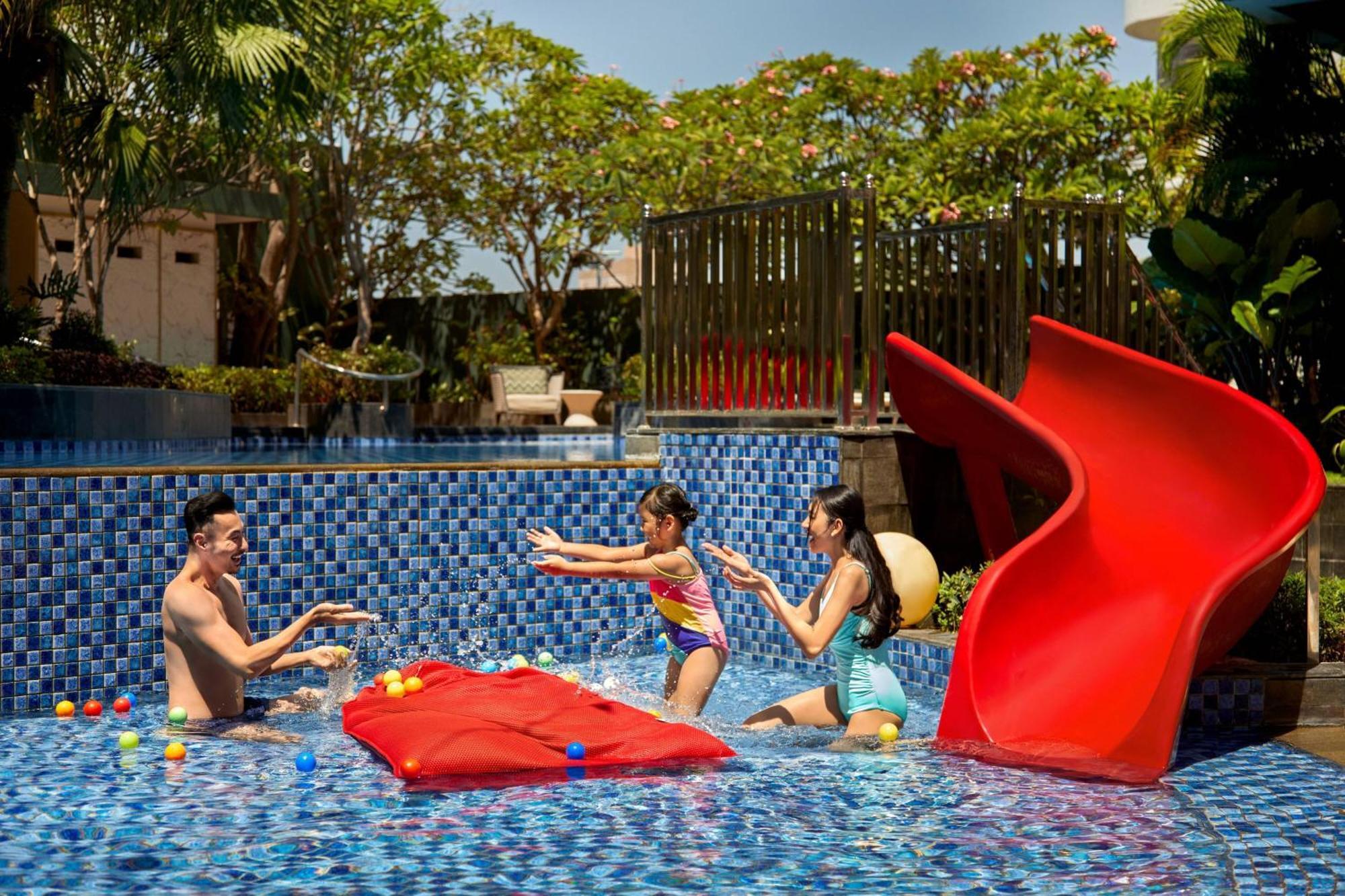 Four Points By Sheraton Surabaya, Tunjungan Plaza Buitenkant foto