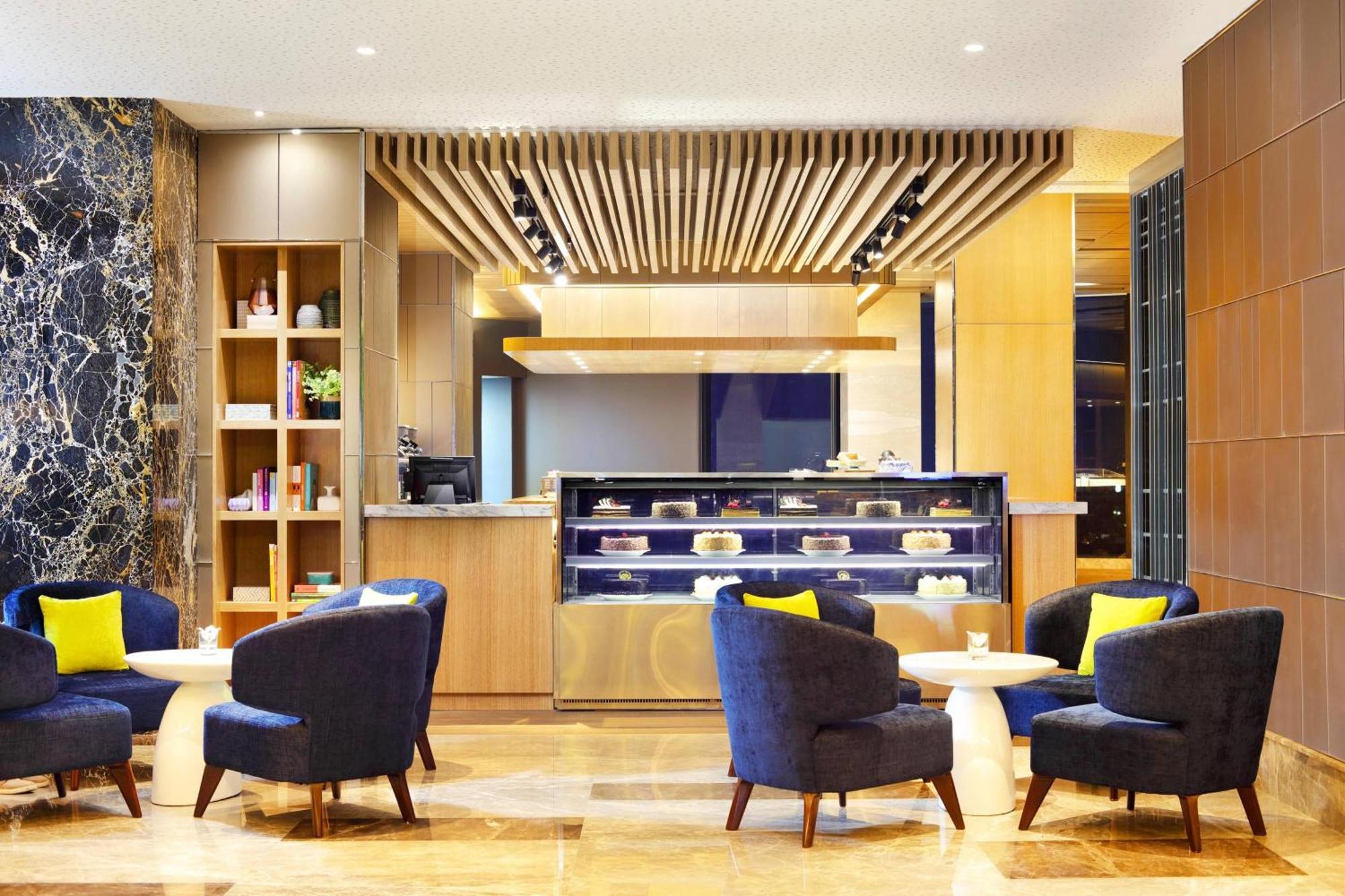 Four Points By Sheraton Surabaya, Tunjungan Plaza Buitenkant foto