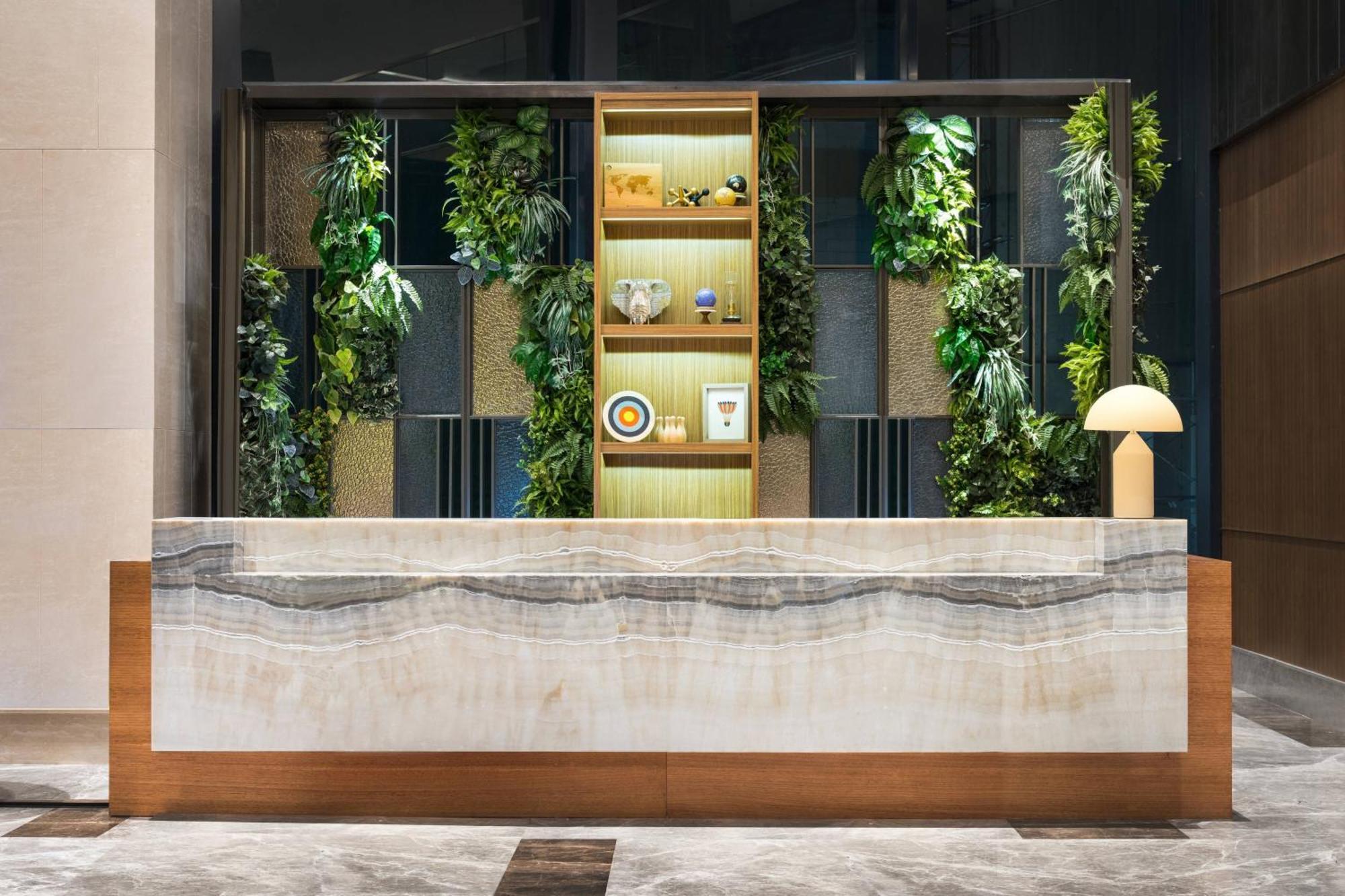 Four Points By Sheraton Surabaya, Tunjungan Plaza Buitenkant foto
