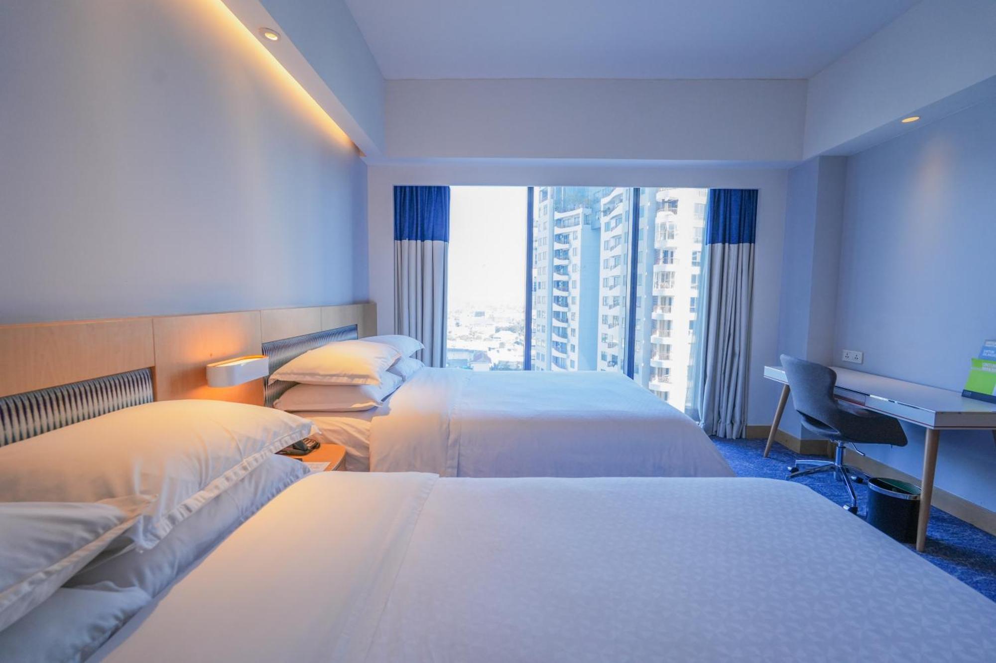 Four Points By Sheraton Surabaya, Tunjungan Plaza Buitenkant foto