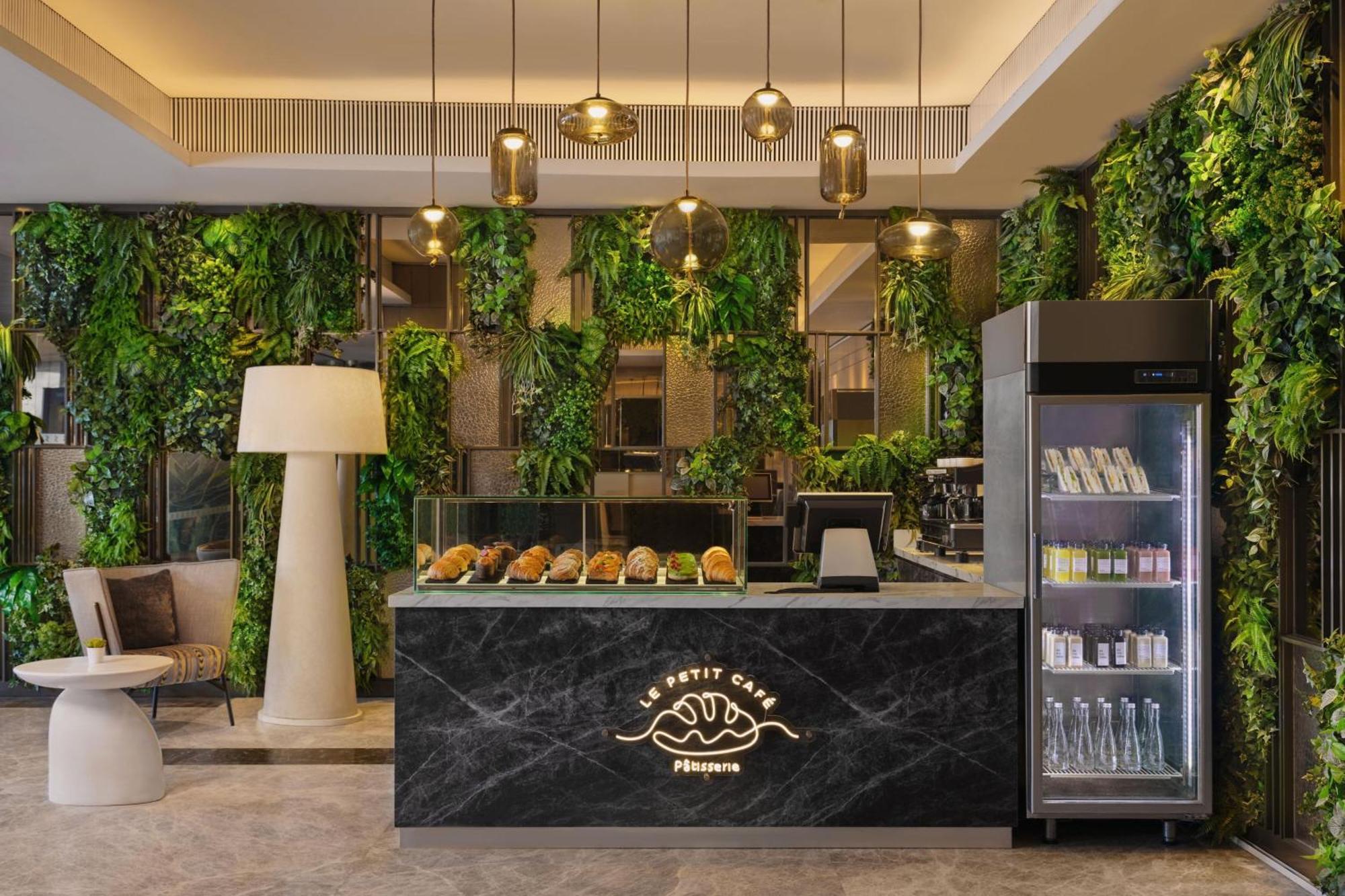 Four Points By Sheraton Surabaya, Tunjungan Plaza Buitenkant foto
