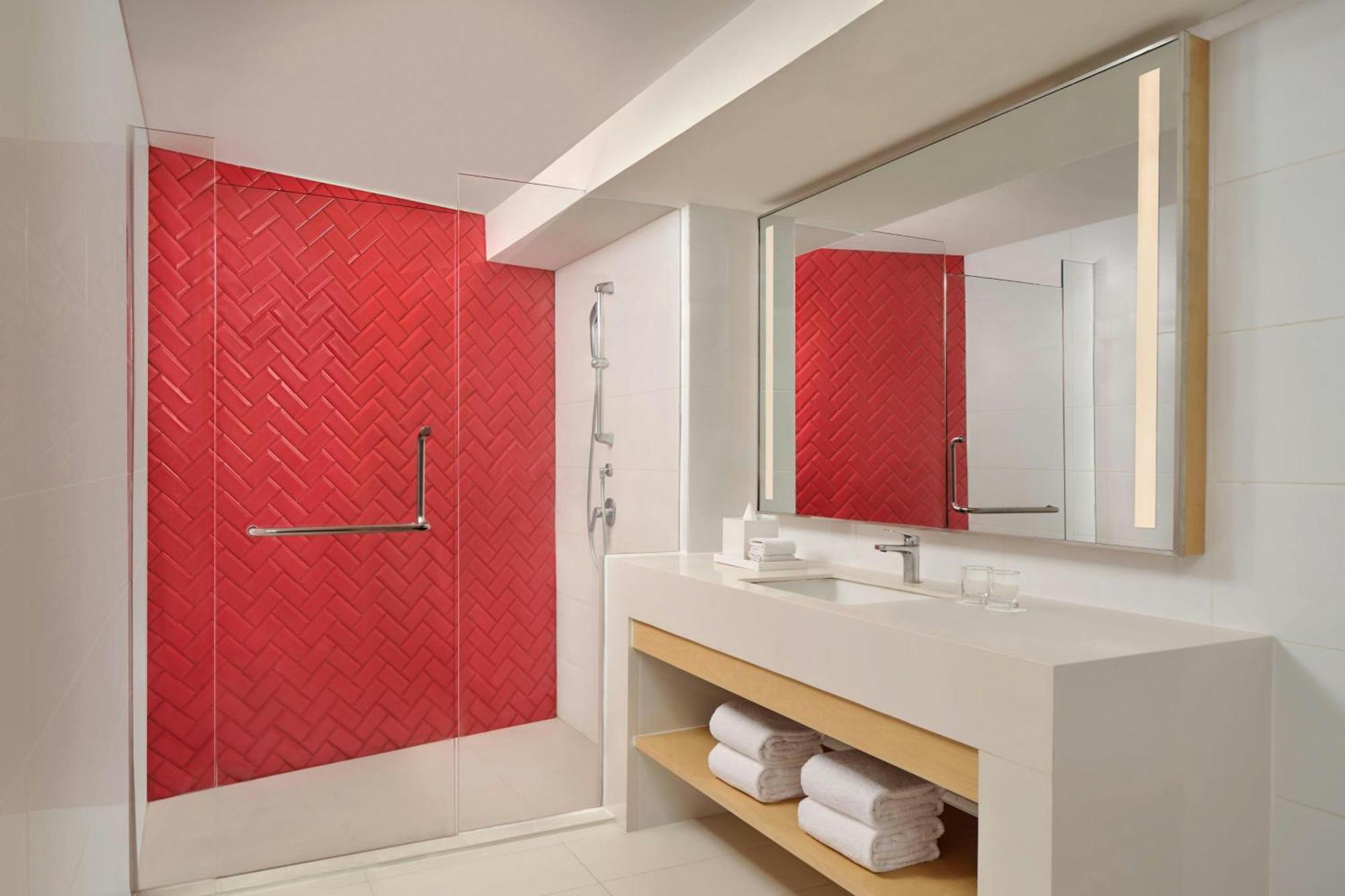 Four Points By Sheraton Surabaya, Tunjungan Plaza Buitenkant foto
