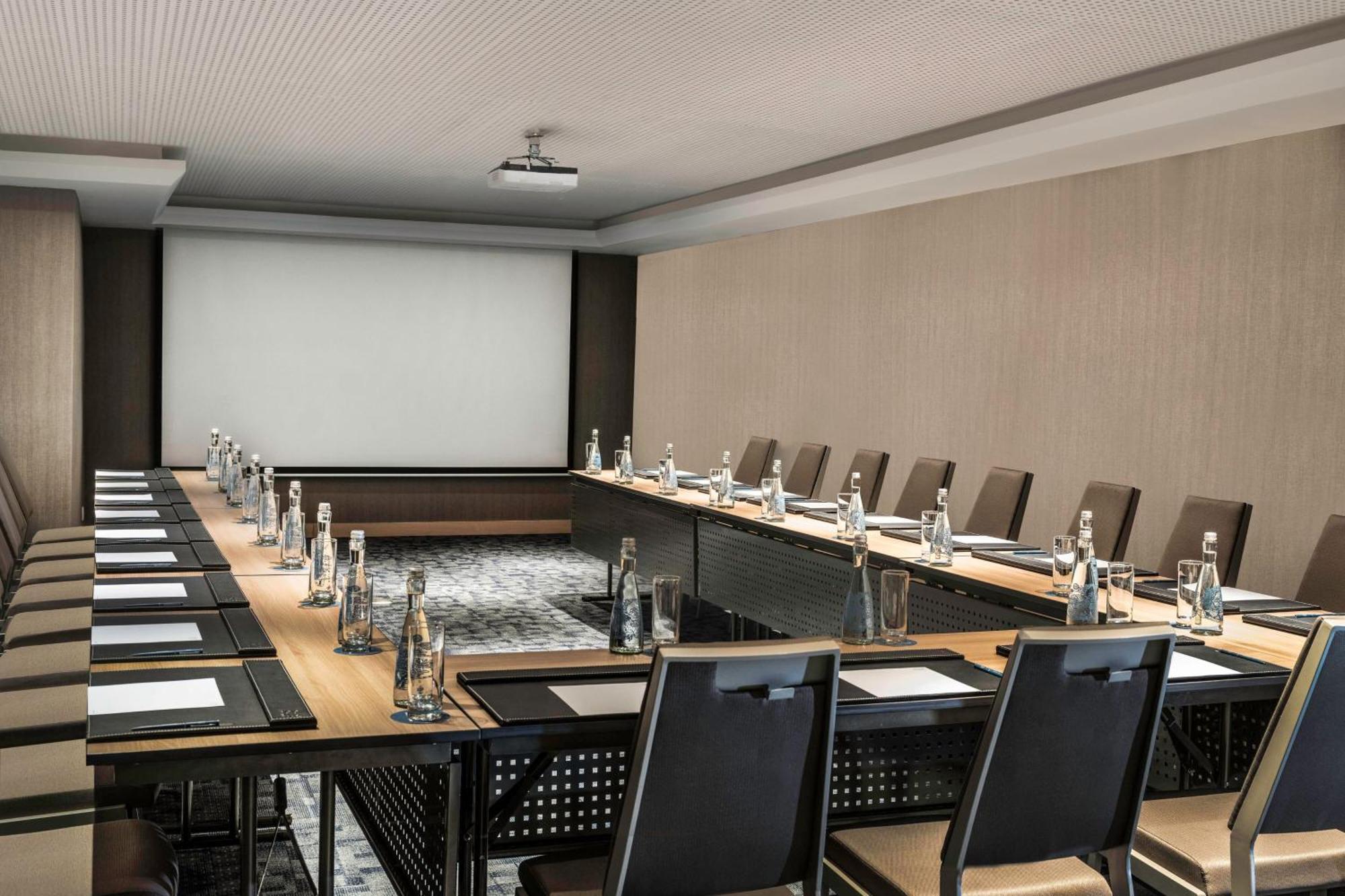 Four Points By Sheraton Surabaya, Tunjungan Plaza Buitenkant foto
