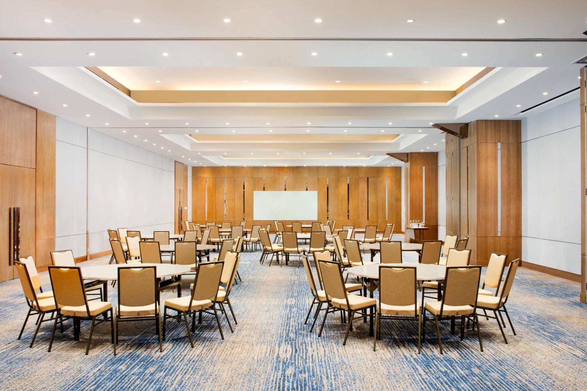 Four Points By Sheraton Surabaya, Tunjungan Plaza Buitenkant foto