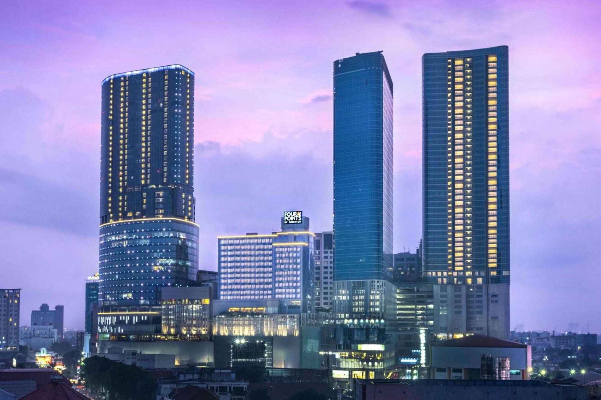 Four Points By Sheraton Surabaya, Tunjungan Plaza Buitenkant foto