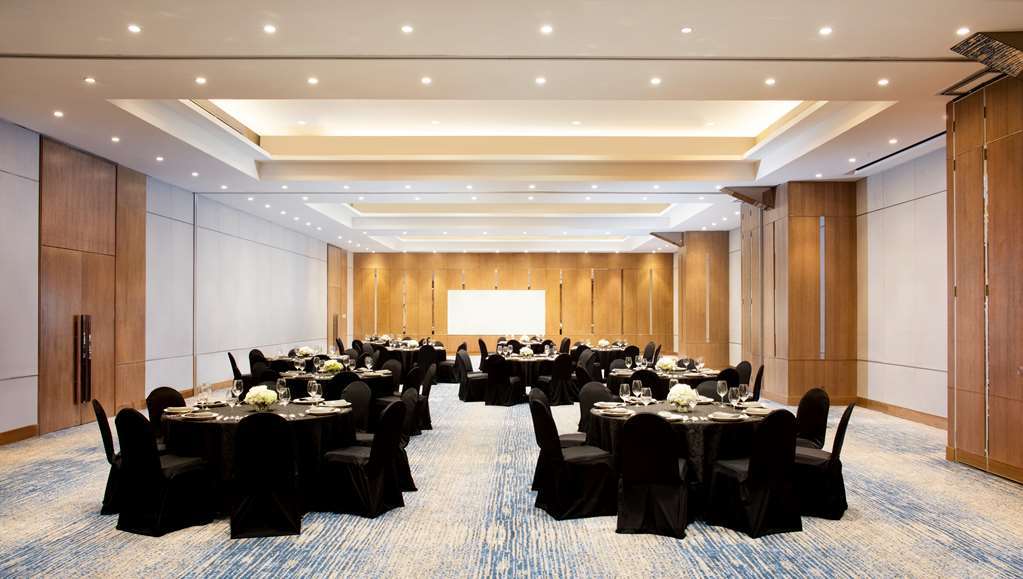 Four Points By Sheraton Surabaya, Tunjungan Plaza Buitenkant foto