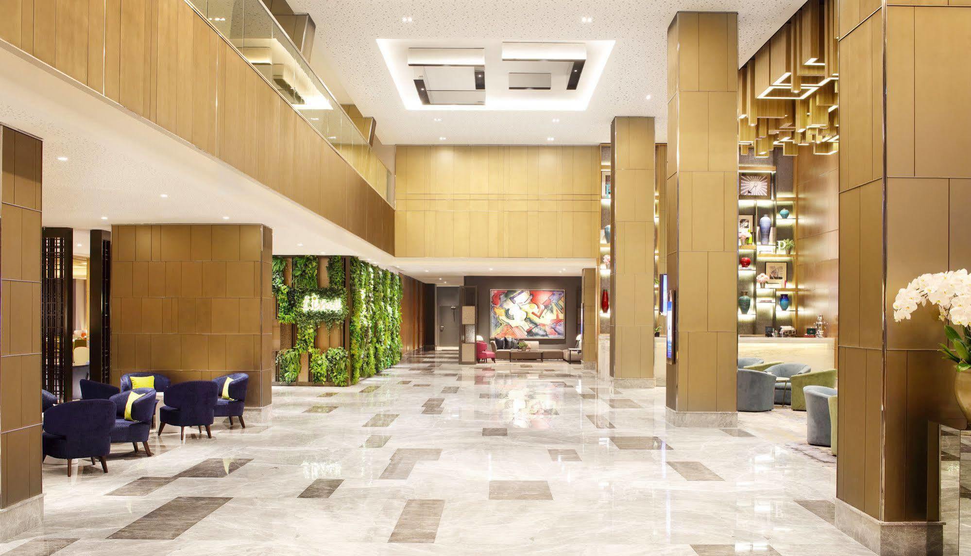 Four Points By Sheraton Surabaya, Tunjungan Plaza Buitenkant foto