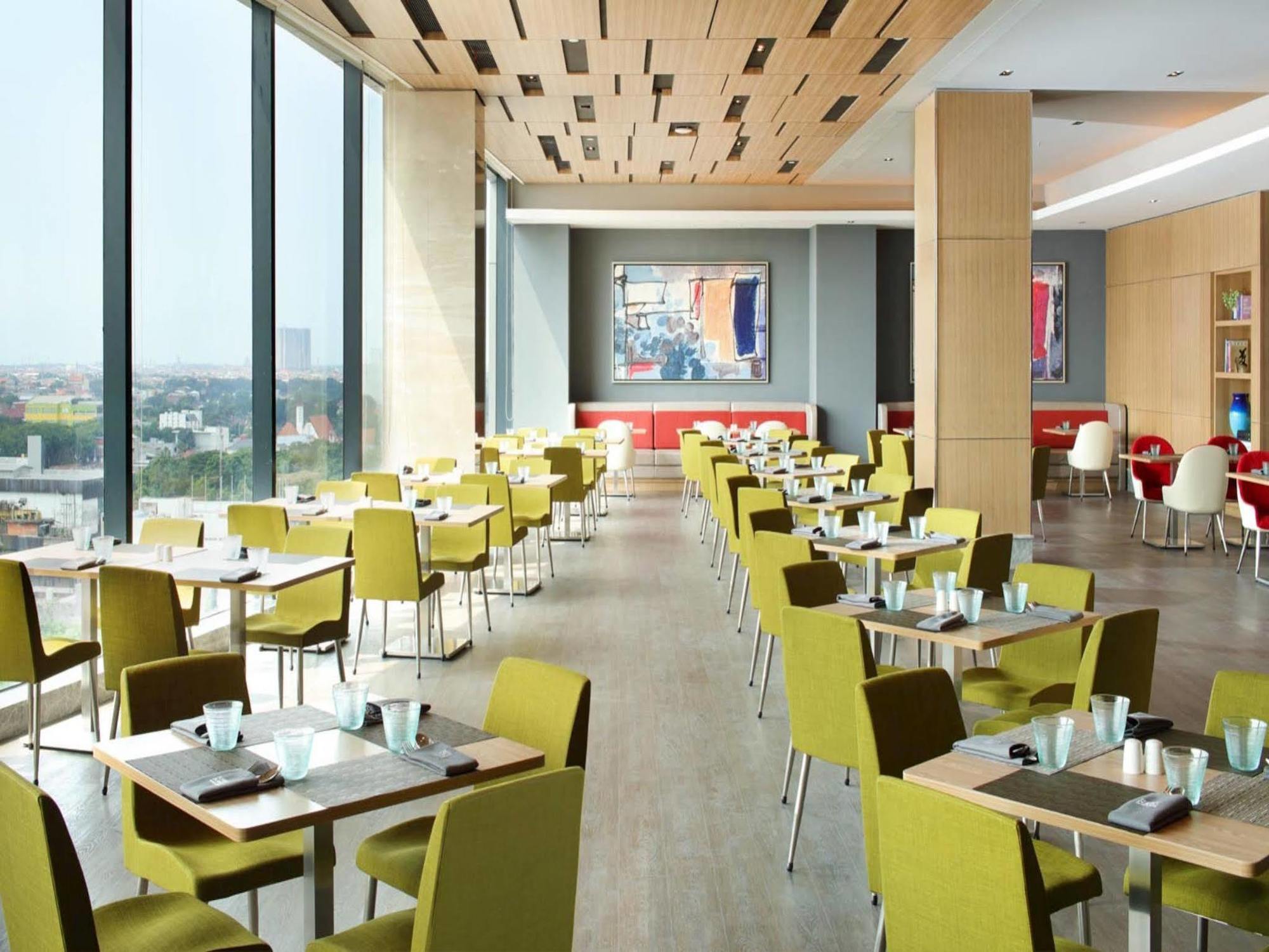 Four Points By Sheraton Surabaya, Tunjungan Plaza Buitenkant foto