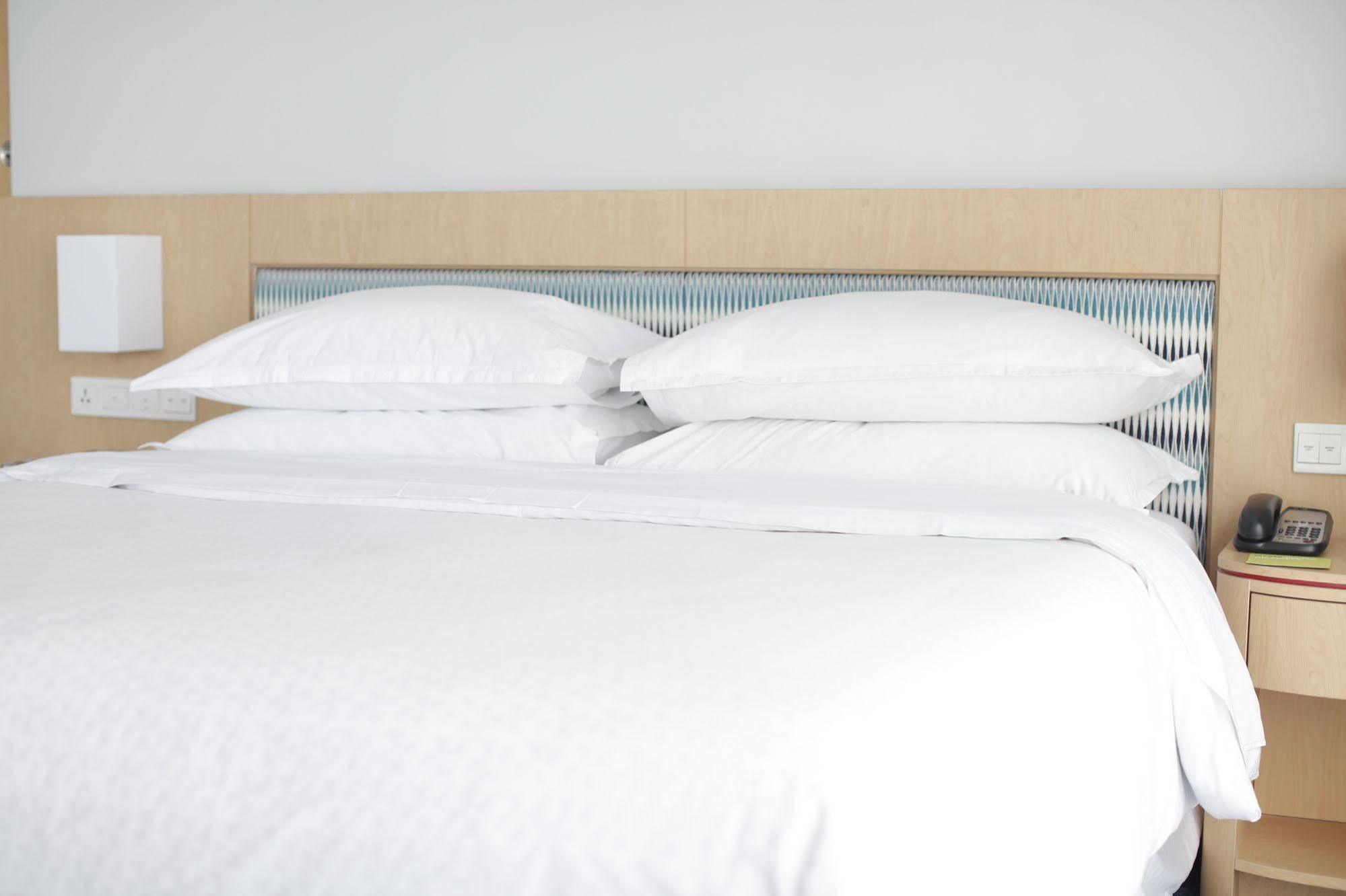 Four Points By Sheraton Surabaya, Tunjungan Plaza Buitenkant foto