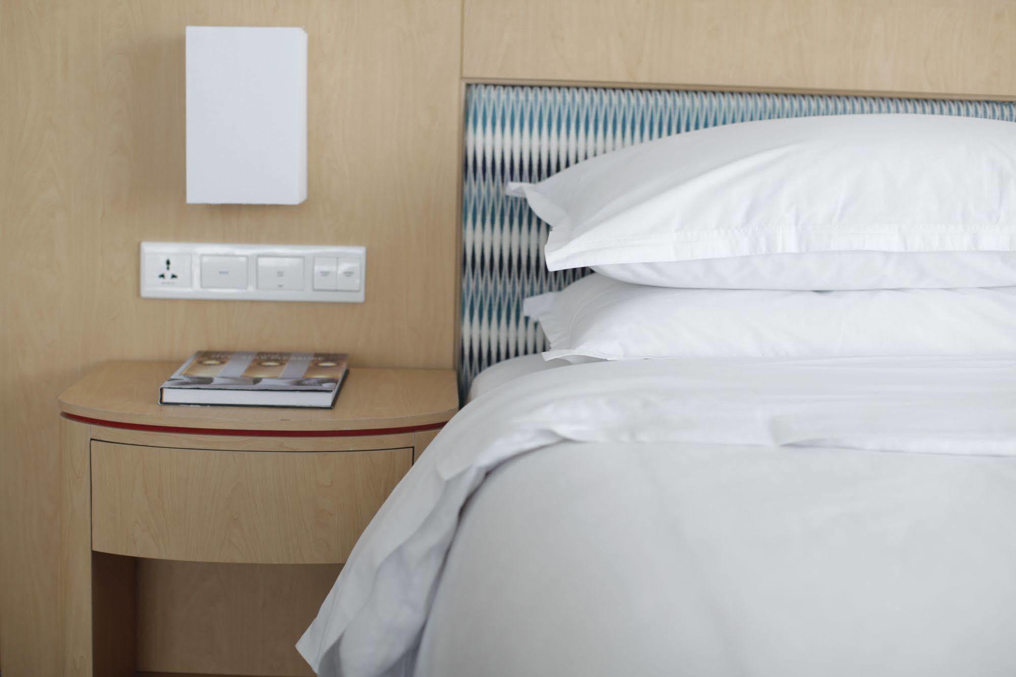Four Points By Sheraton Surabaya, Tunjungan Plaza Buitenkant foto