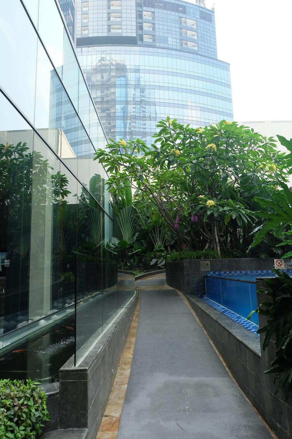 Four Points By Sheraton Surabaya, Tunjungan Plaza Buitenkant foto